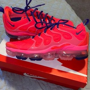 Nike✔️ Bright Crimson/Pink Blast- W Air Vapormax Plus sneakers Women’s 9.5